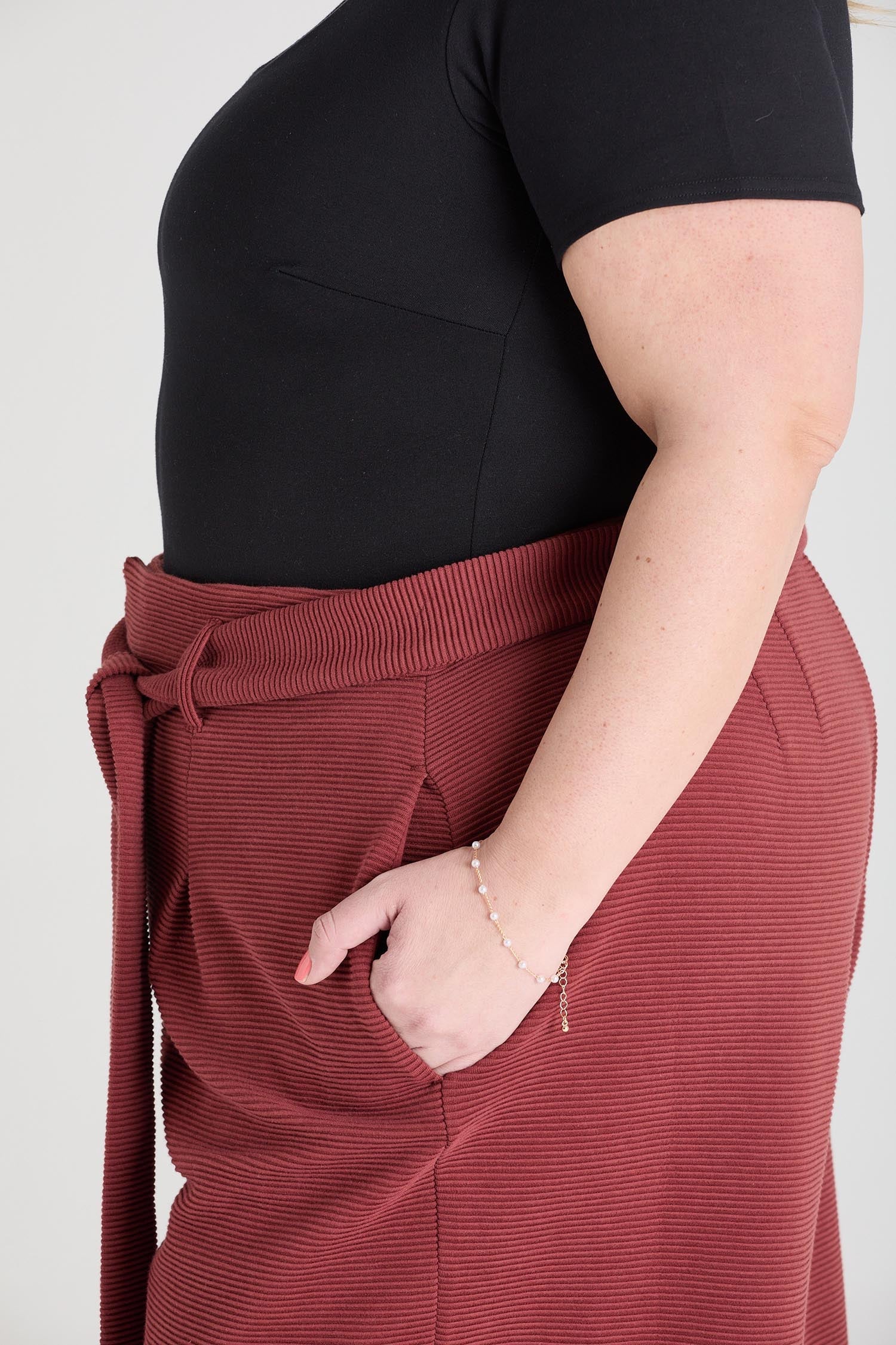 Osmanska vidbenta byxor med skärning - Cinnamon