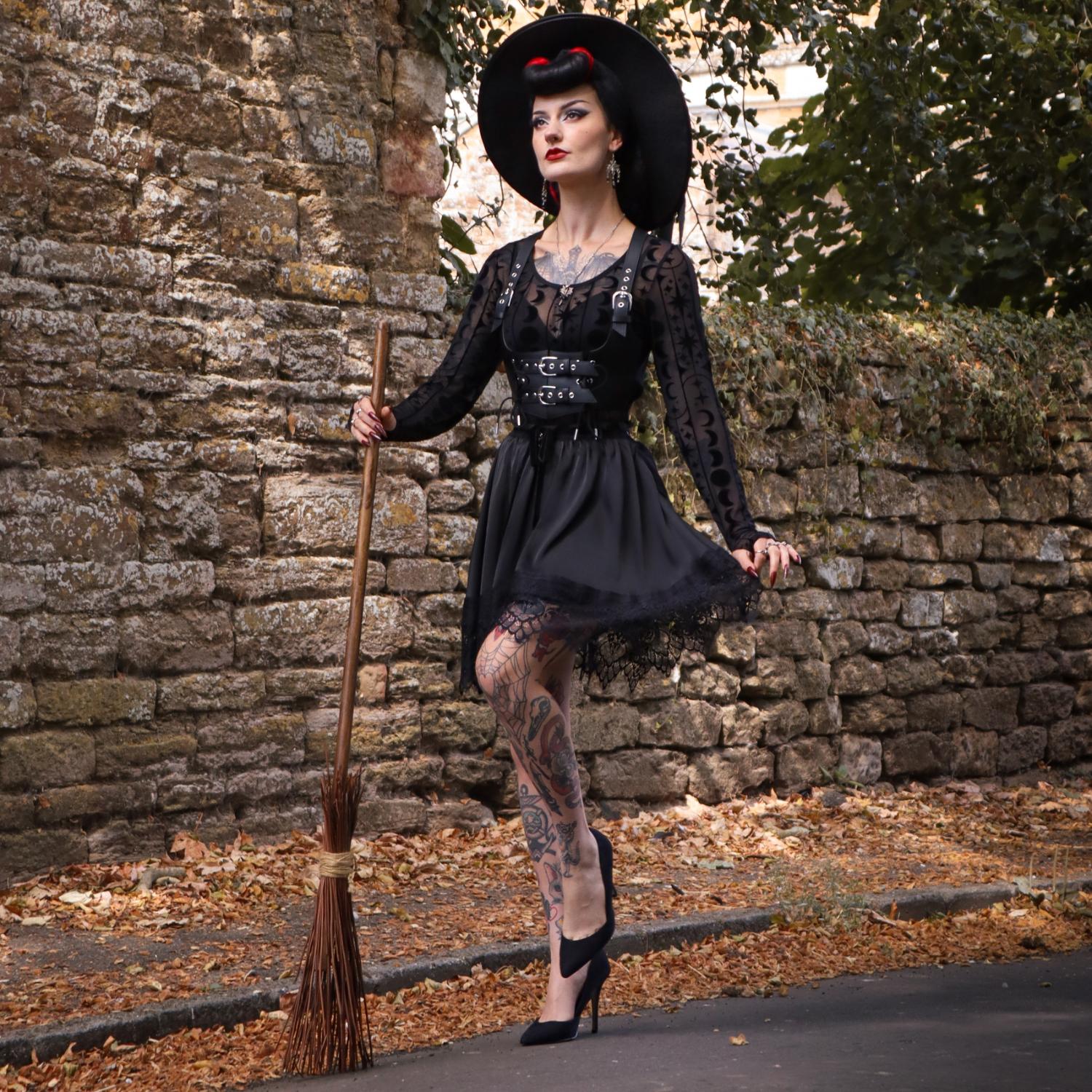 Flock-Mesh-Top – Moon Stars Pinstripe – Schwarz