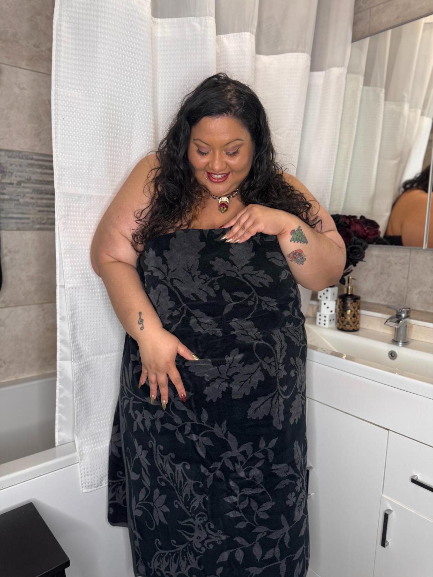 Plushie Badetuch - Florale Fledermäuse