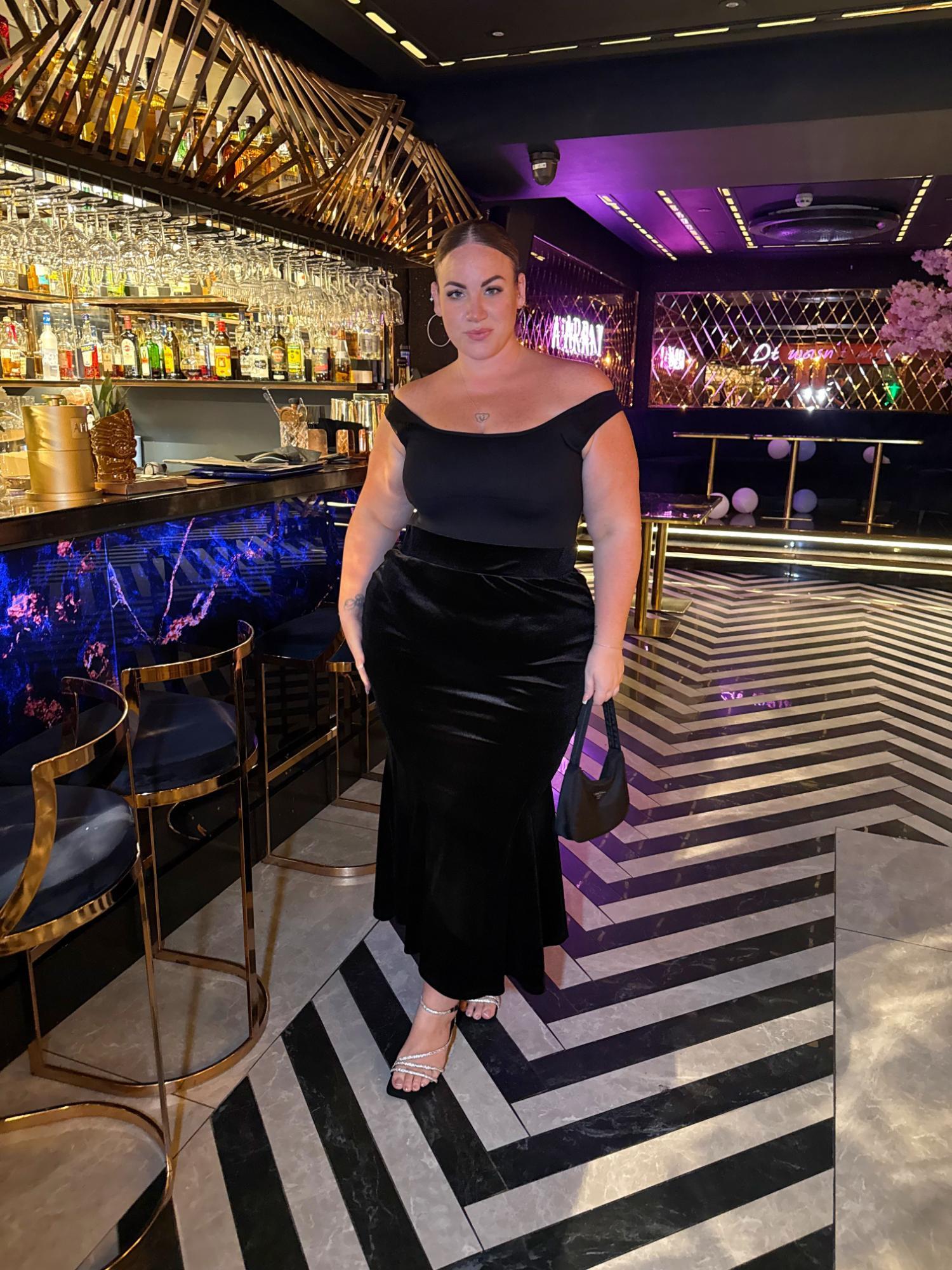 Samtrock im Meerjungfrauen-Stil – Schwarz