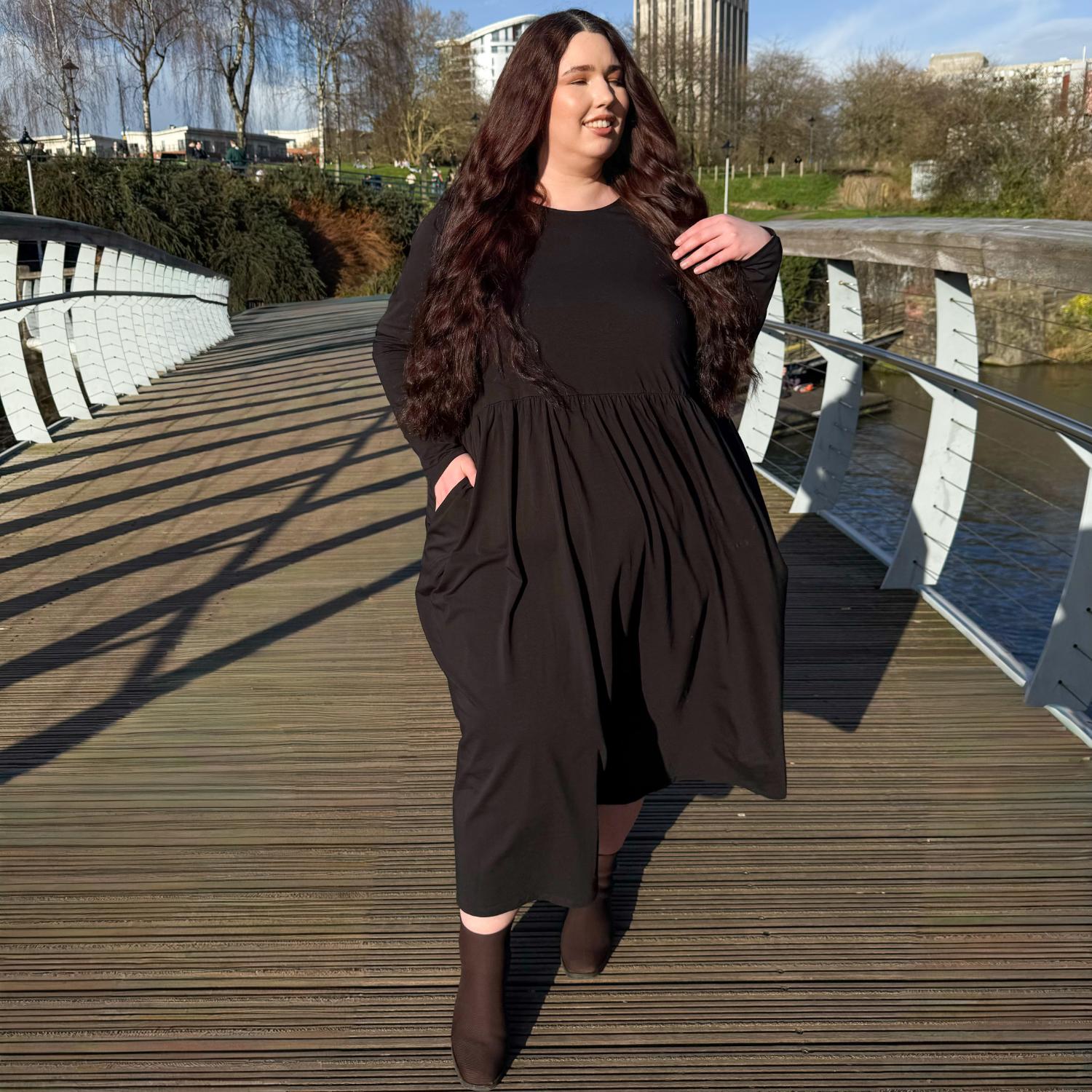 Maxikleid aus Bio-Baumwolle mit langen Ärmeln – Schwarz