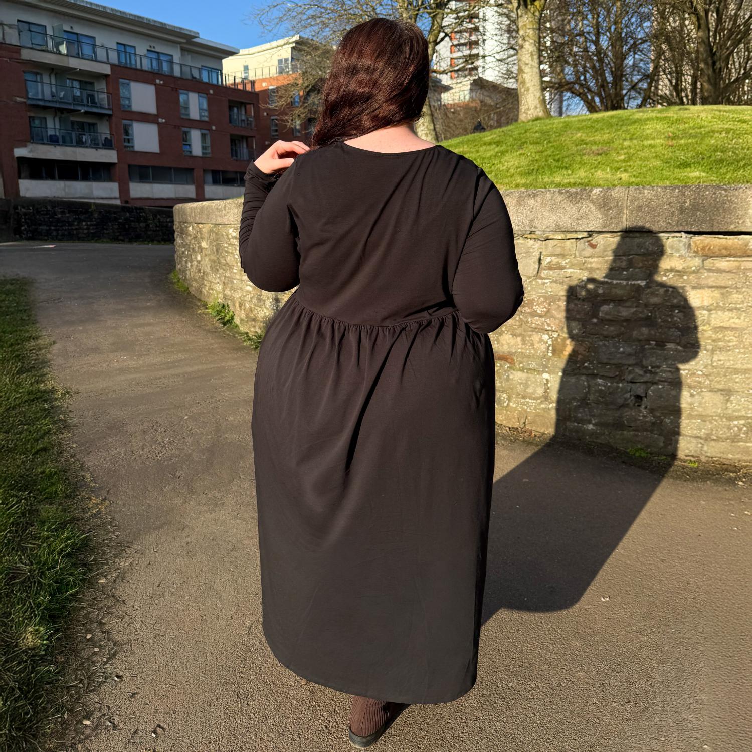 Maxikleid aus Bio-Baumwolle mit langen Ärmeln – Schwarz