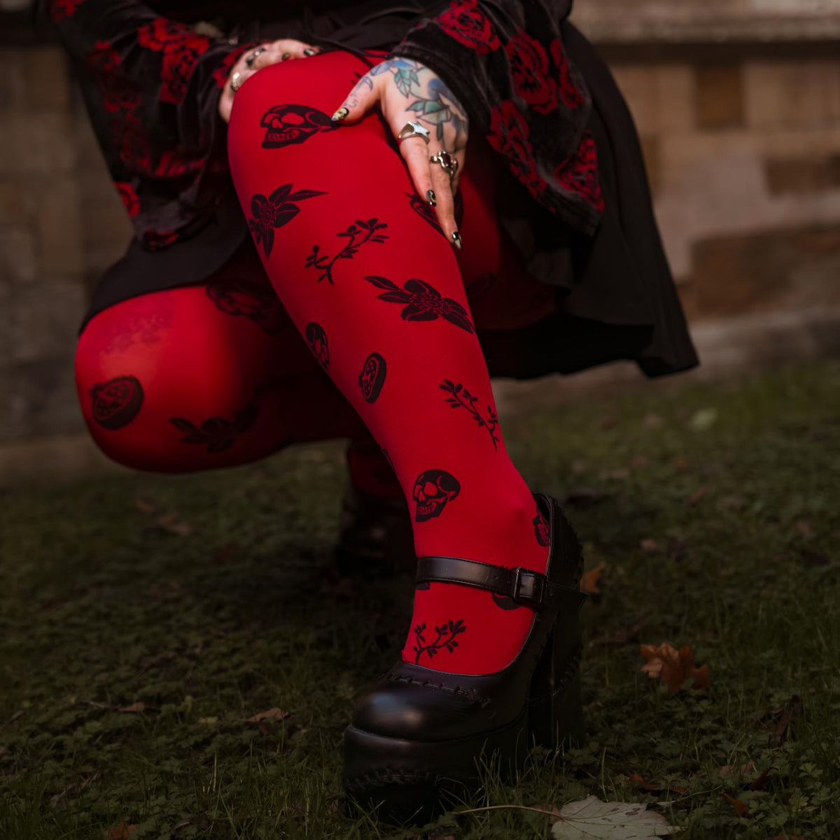 80 Den Blickdichte Strumpfhose - Danu Skull Flower - Blutrot