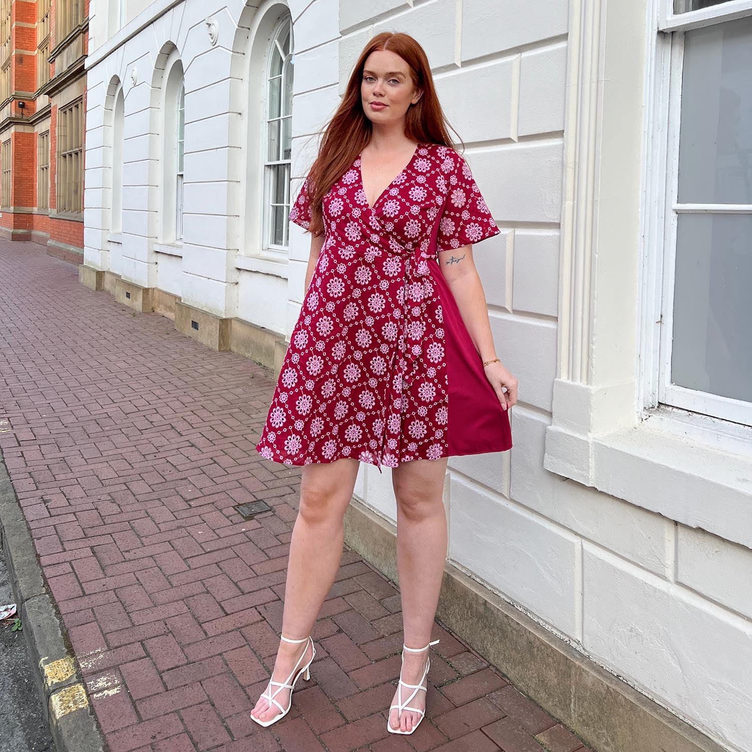 Broderie Anglaise Wickelkleid - Blutrot