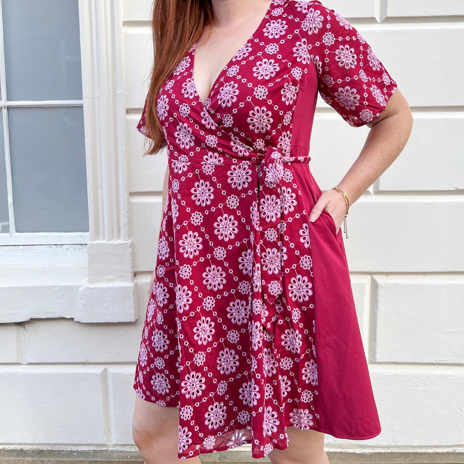 Broderie Anglaise Wickelkleid - Blutrot