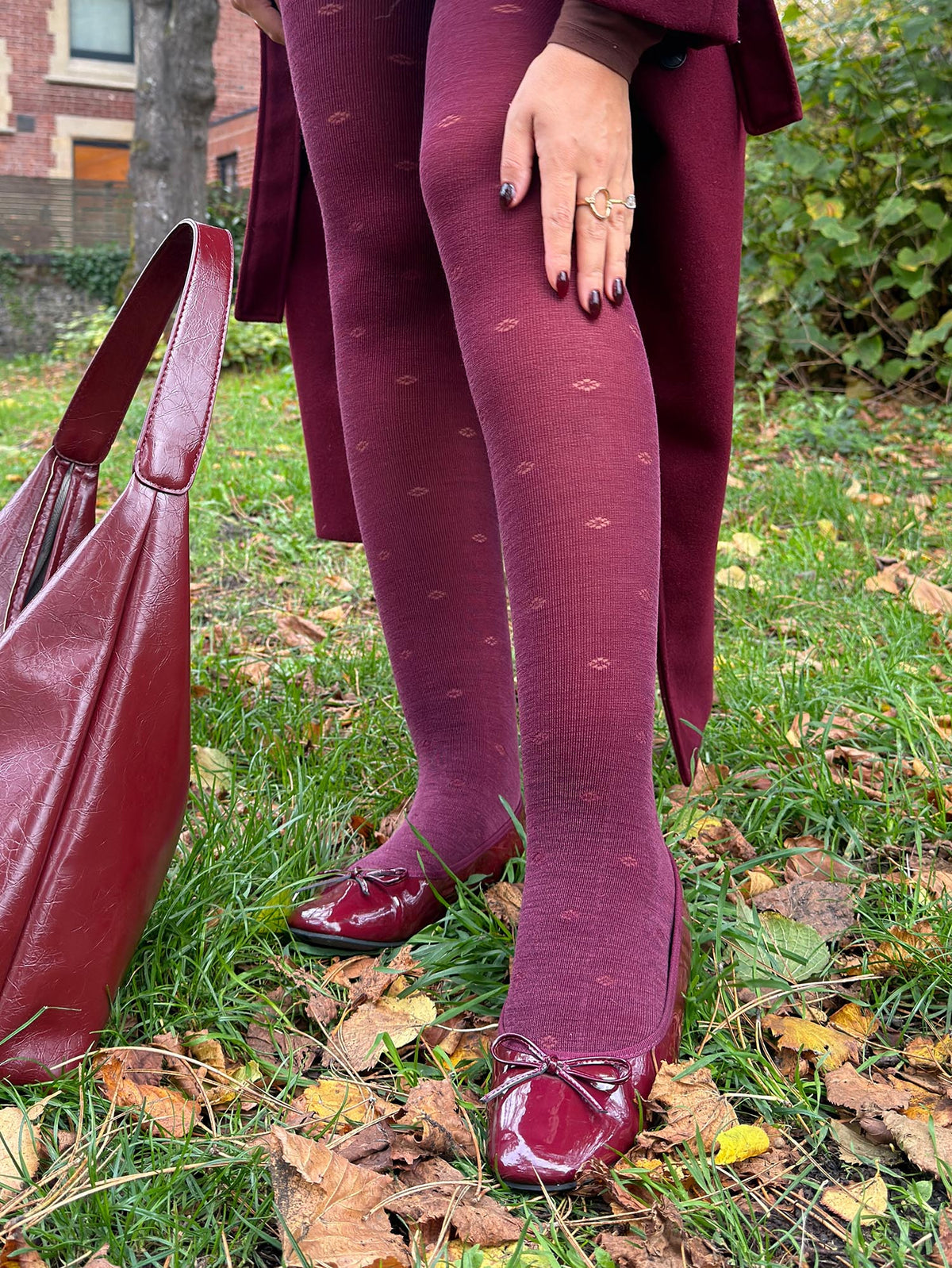 Woll-Spitzenstrumpfhose – Ditsy Diamond – Kirschrot