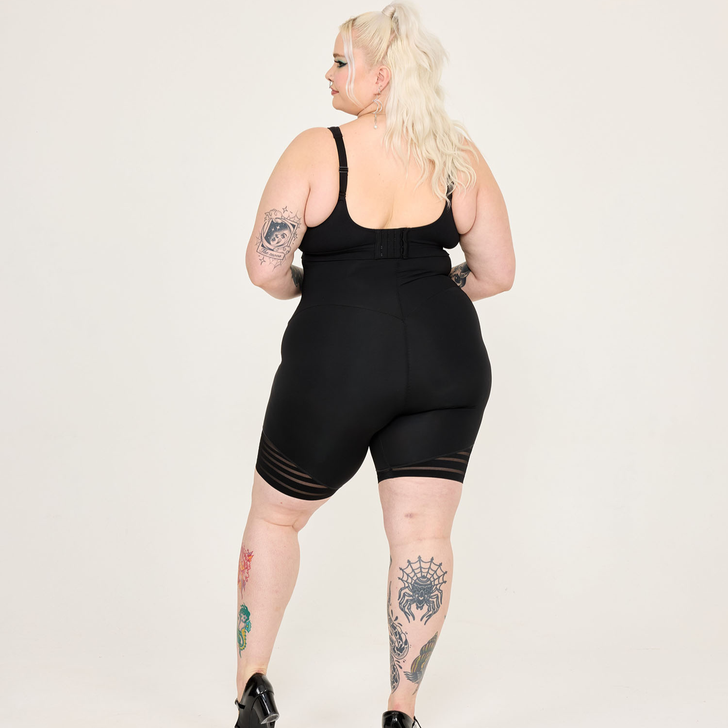 Glättende High-Waist-Shorts - Schwarz