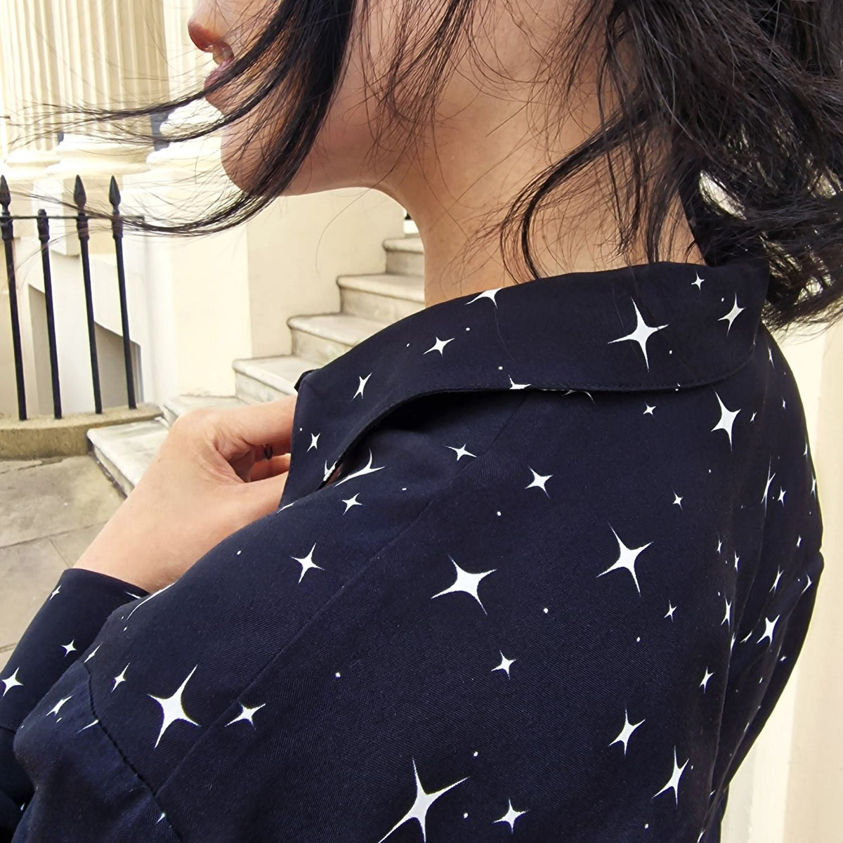 Tailliertes Webhemd aus Viskose - Night Sky
