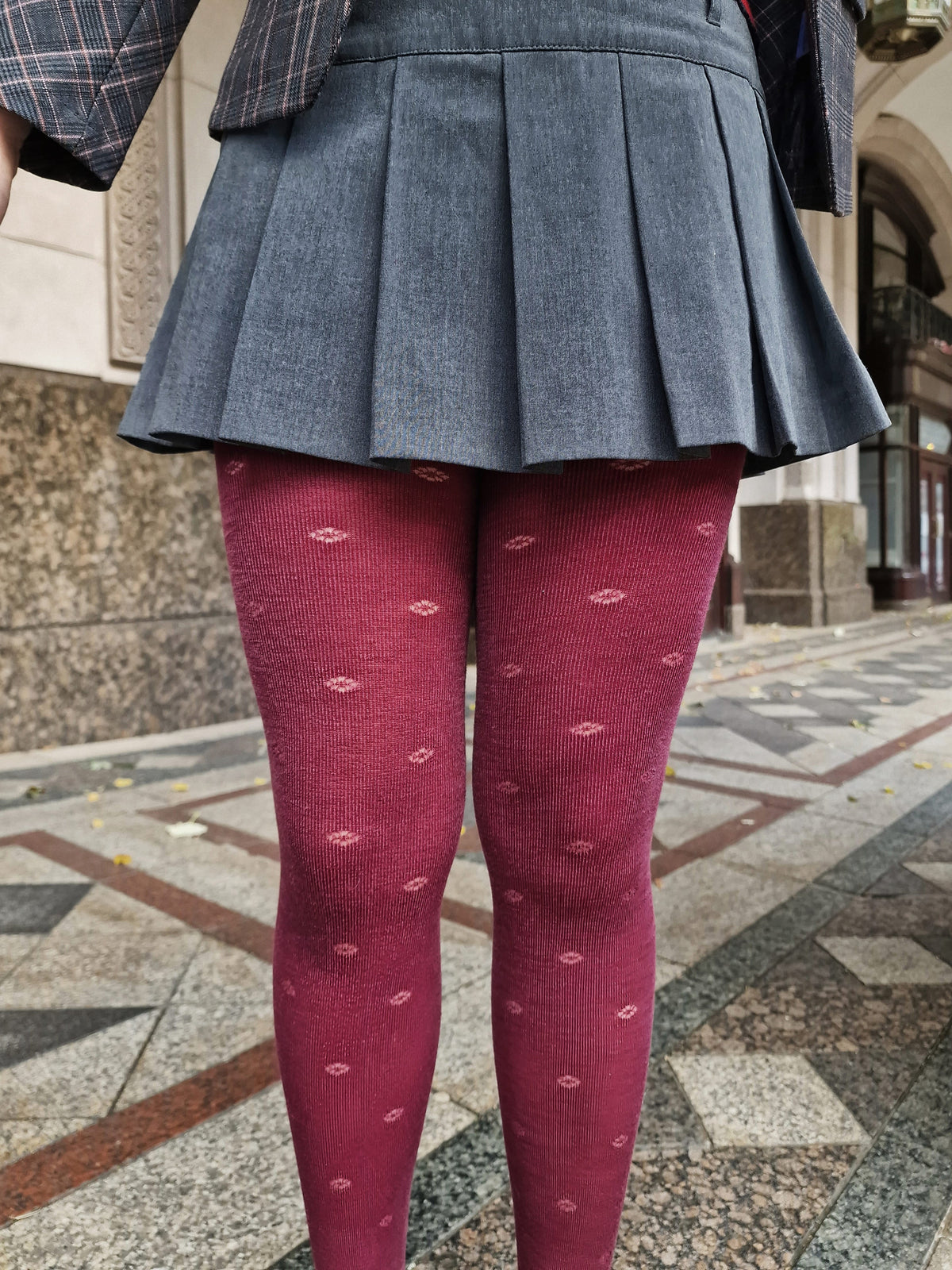 Woll-Spitzenstrumpfhose – Ditsy Diamond – Kirschrot