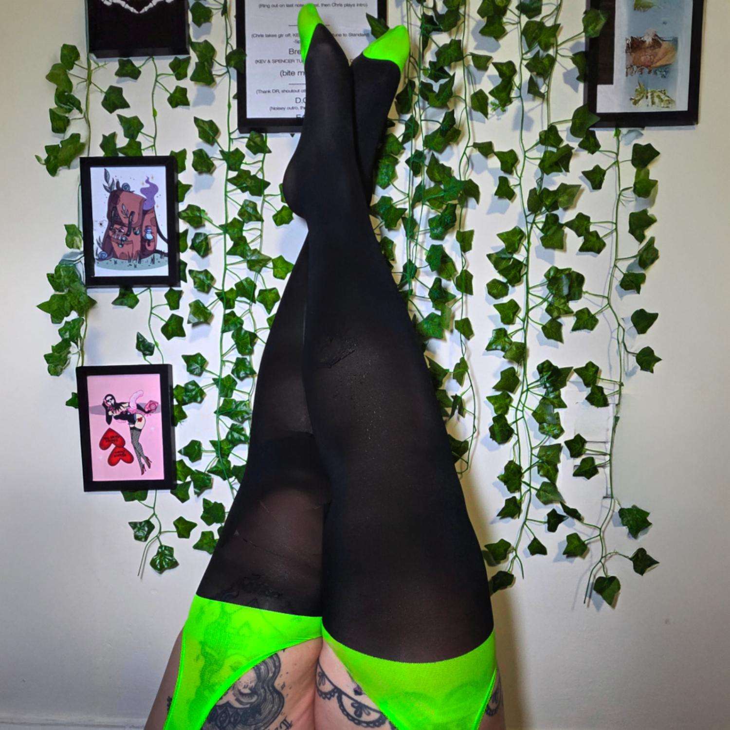 Neon-Strumpfhose in Strumpf-Optik – Wicked