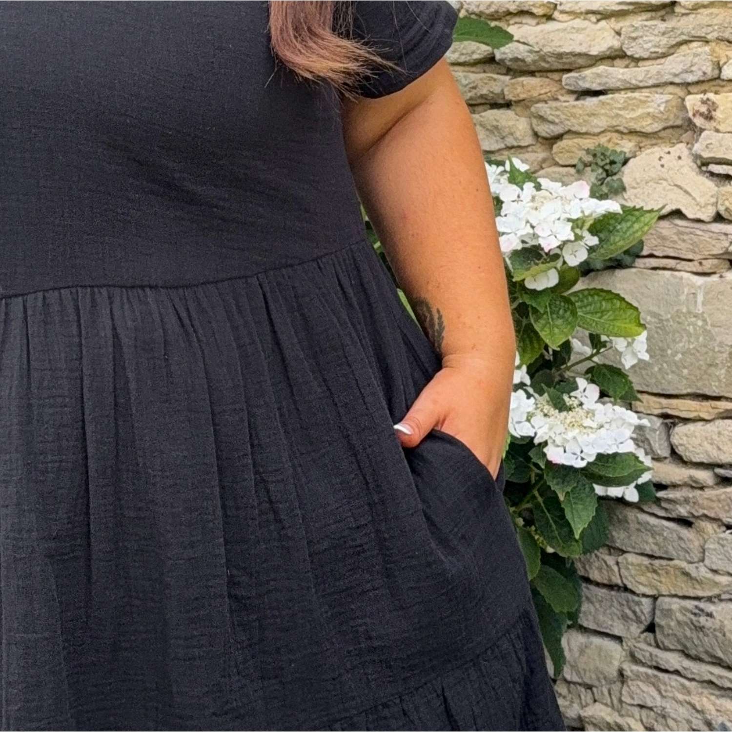 Amrita Kurzes Kleid aus Baumwoll-Musselin – Schwarz