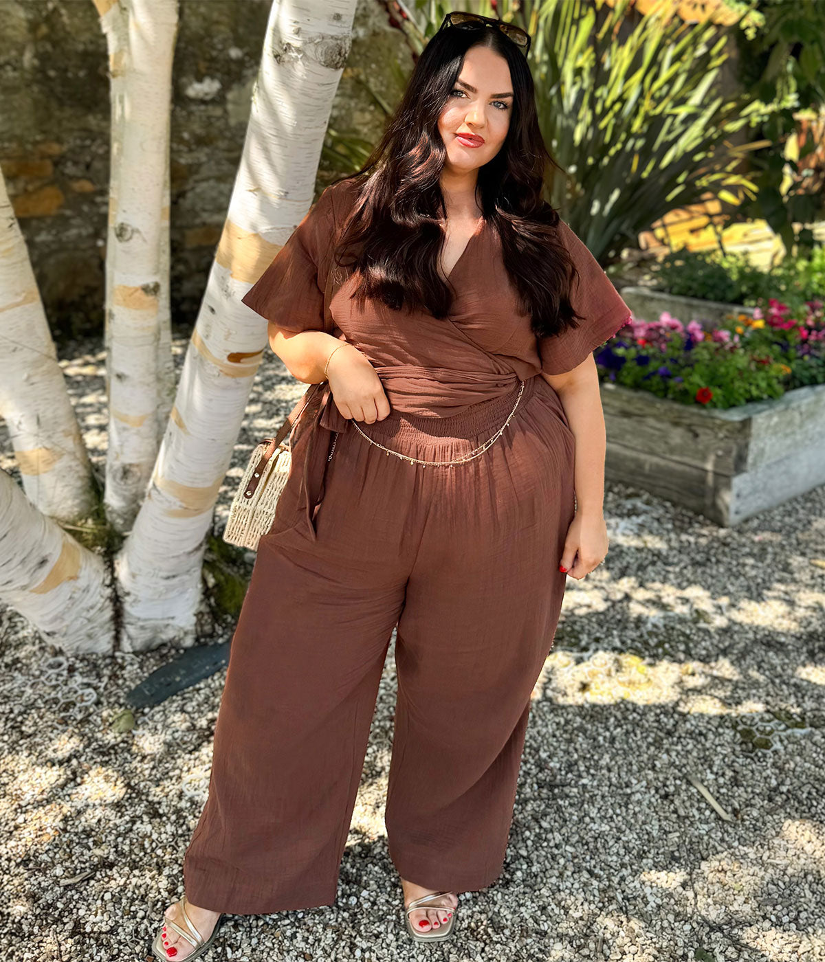 Sonia Wickeltop + Noor Hose · Creme, Braun, Schwarz
