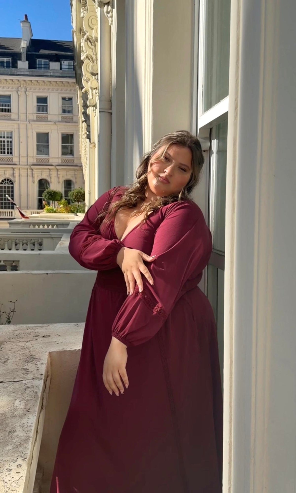 Skye Kleid mit Ballonärmeln und Spitzenbesatz - Burgundy
