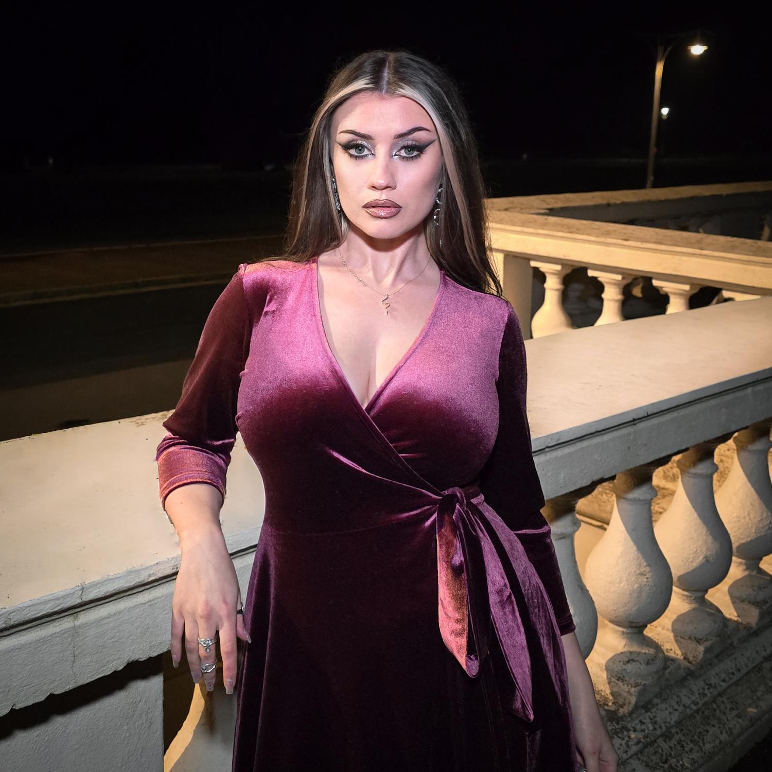 Samt-Wickelkleid – Kirschrot