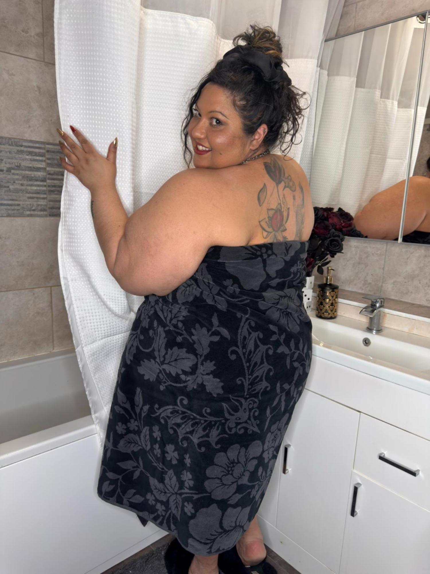 Plushie Badetuch - Florale Fledermäuse