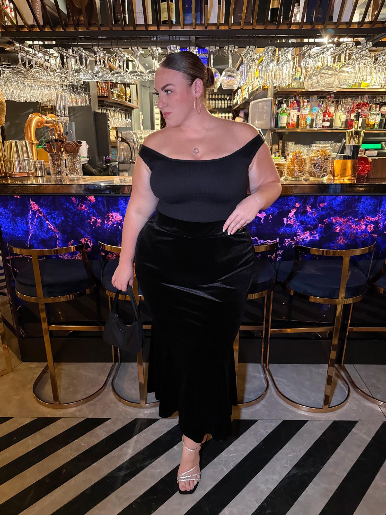 Samtrock im Meerjungfrauen-Stil – Schwarz