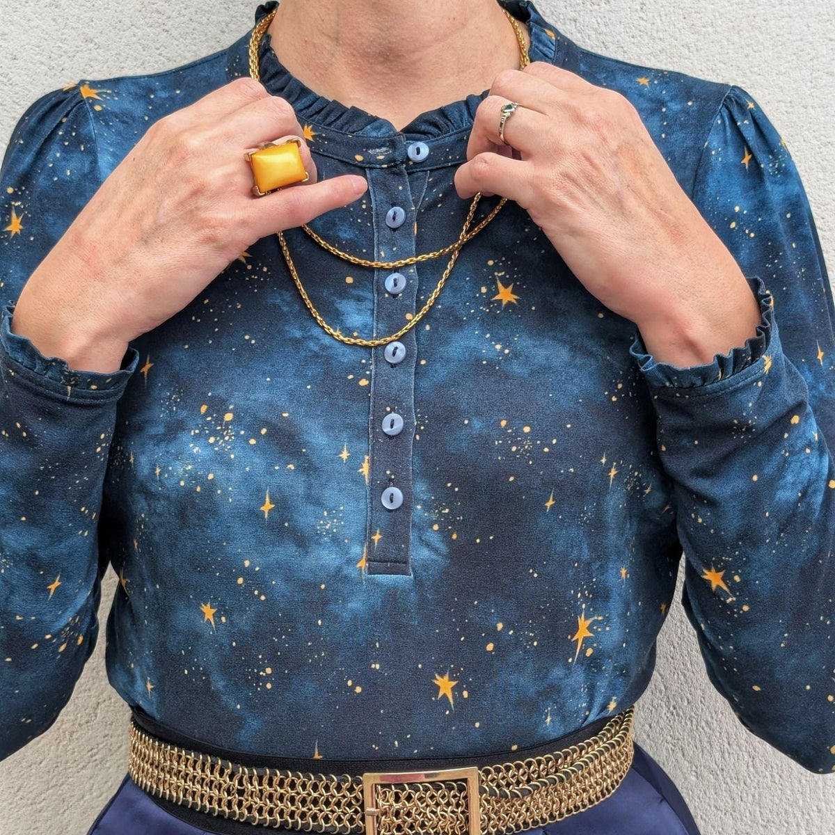Tailliertes Viskose-Jersey-Hemd mit Knopfleiste - Nebular