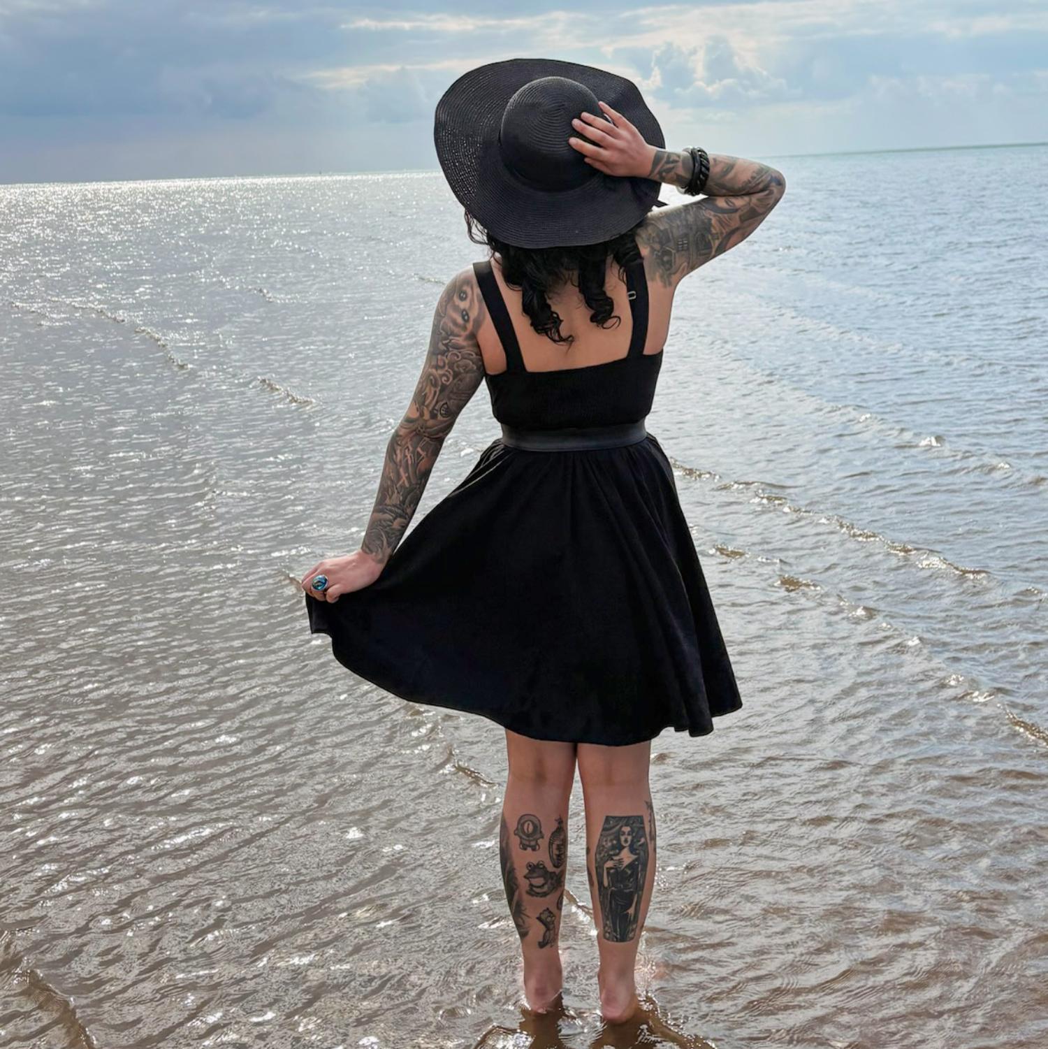 Audrey Kleid – Schwarz