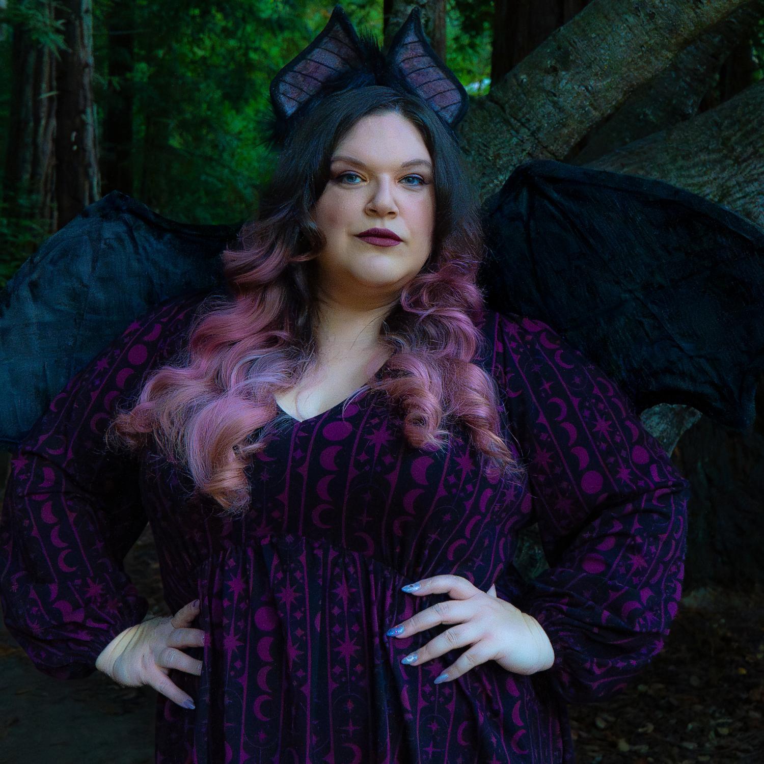 Bedrucktes Baumwoll-Babydoll-Kleid – Moon Stars Pinstripe – Cherry