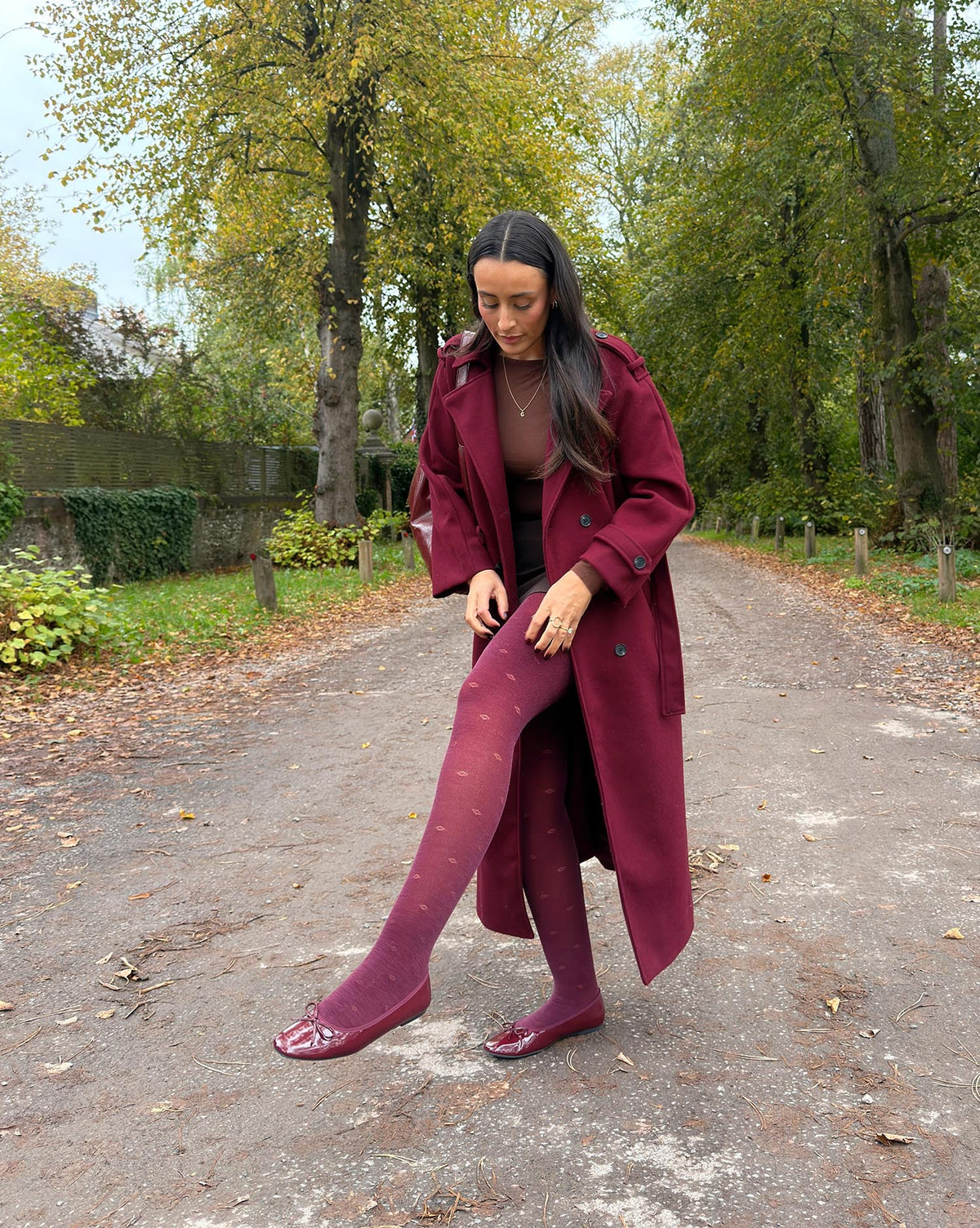 Woll-Spitzenstrumpfhose – Ditsy Diamond – Kirschrot
