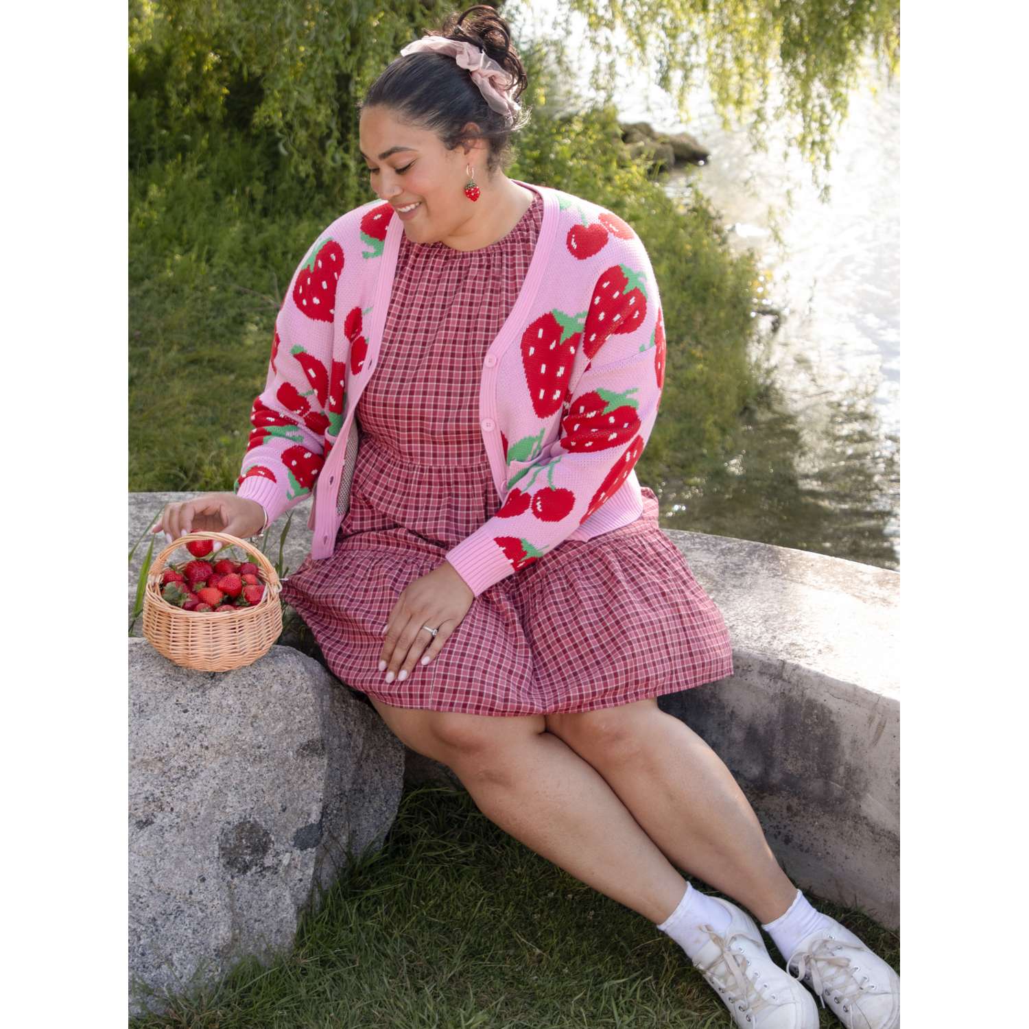 Baumwollreiche Strickjacke – Erdbeere