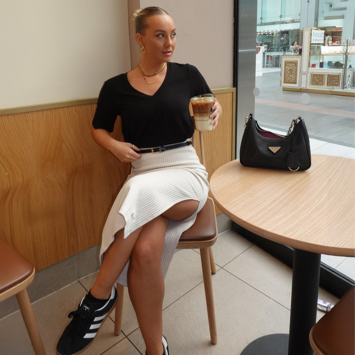 Cooling Eco-Viscose V-Ausschnitt-T-Shirt - Schwarz