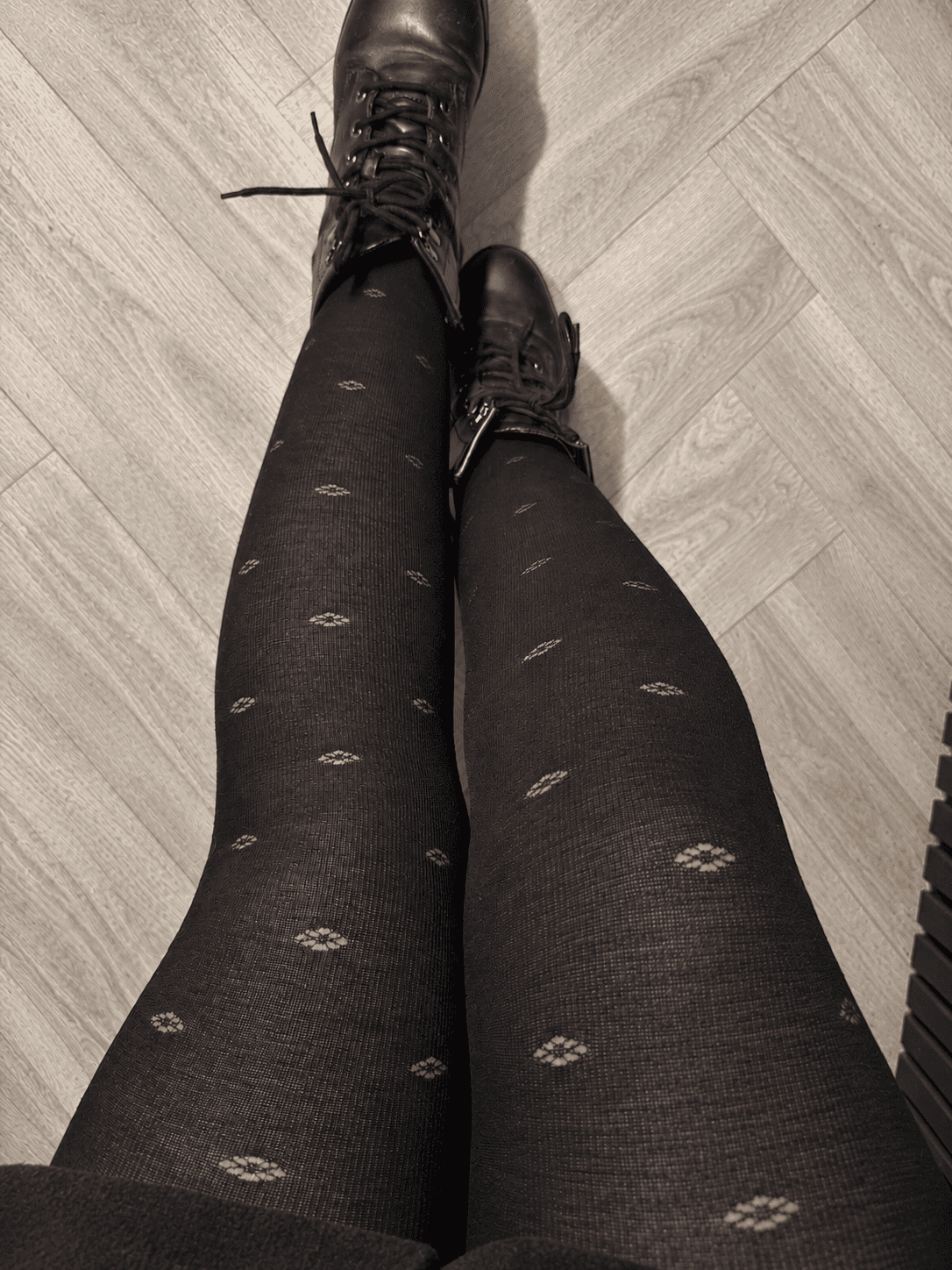Woll-Spitzenstrumpfhose – Ditsy Diamond – Schwarz