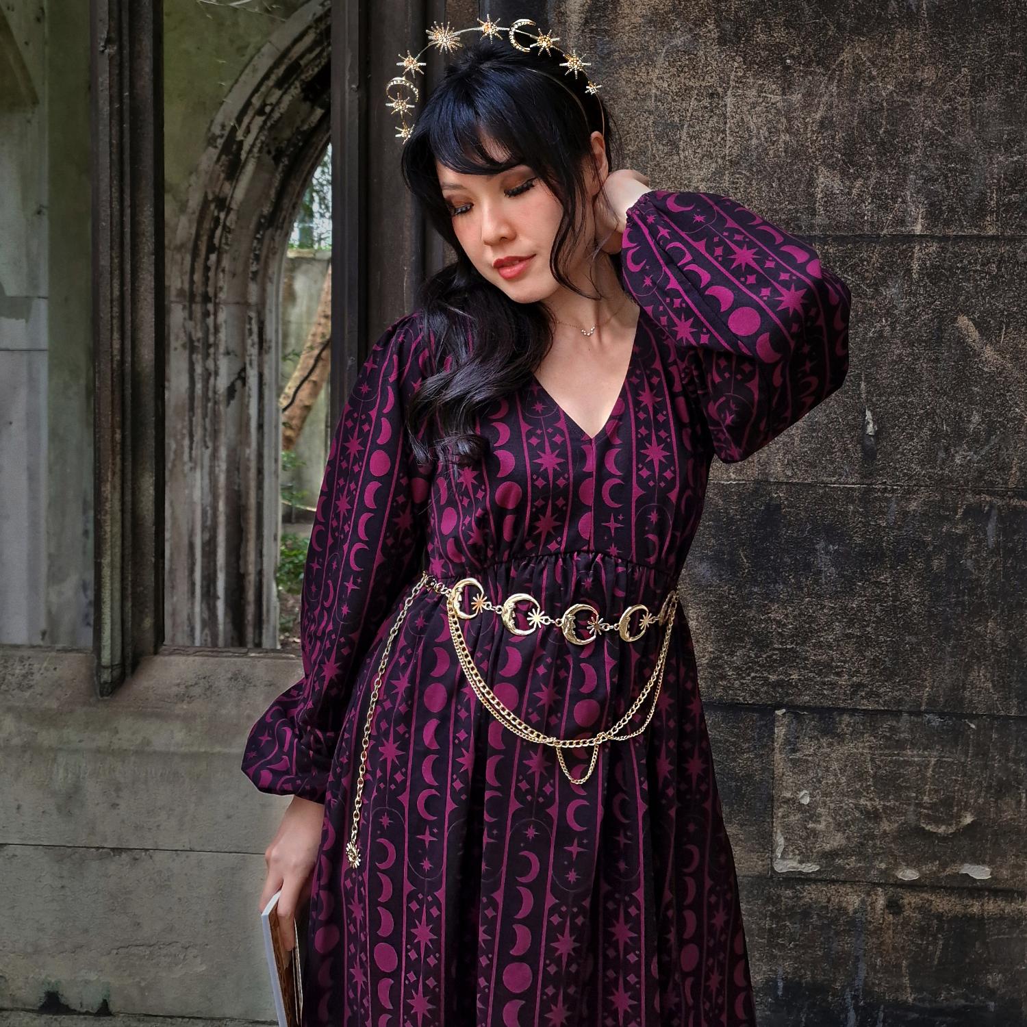 Bedrucktes Baumwoll-Babydoll-Kleid – Moon Stars Pinstripe – Cherry