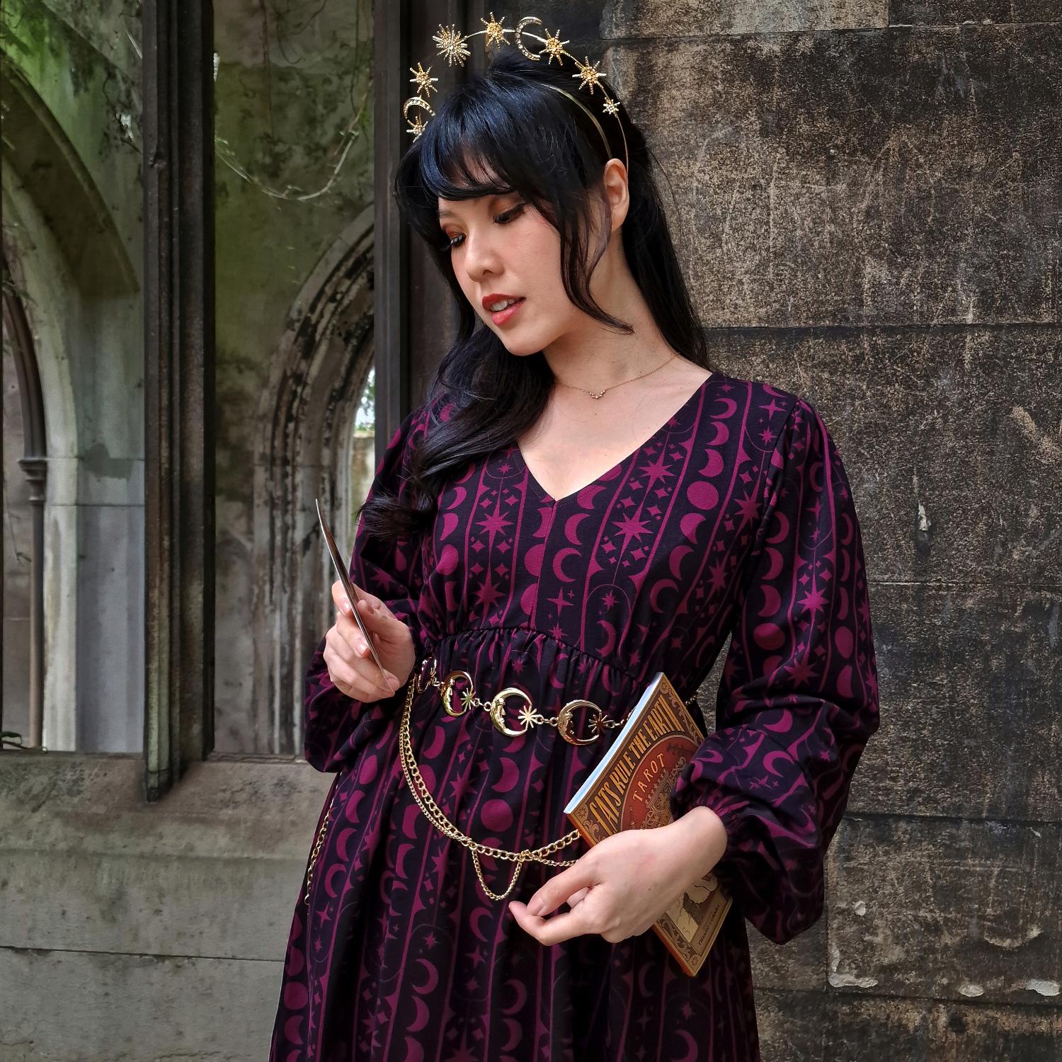 Bedrucktes Baumwoll-Babydoll-Kleid – Moon Stars Pinstripe – Cherry