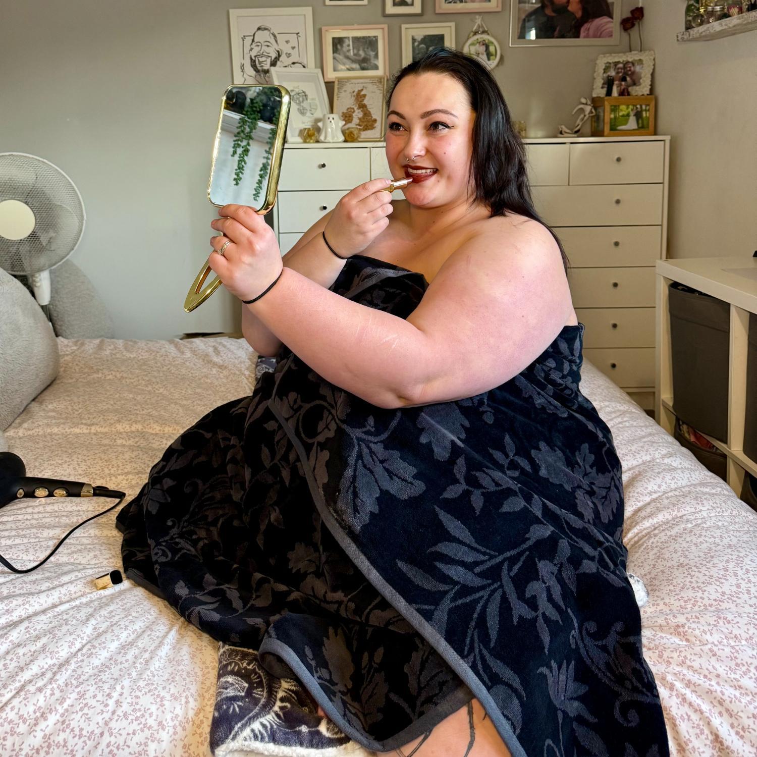 Plushie Badetuch - Florale Fledermäuse