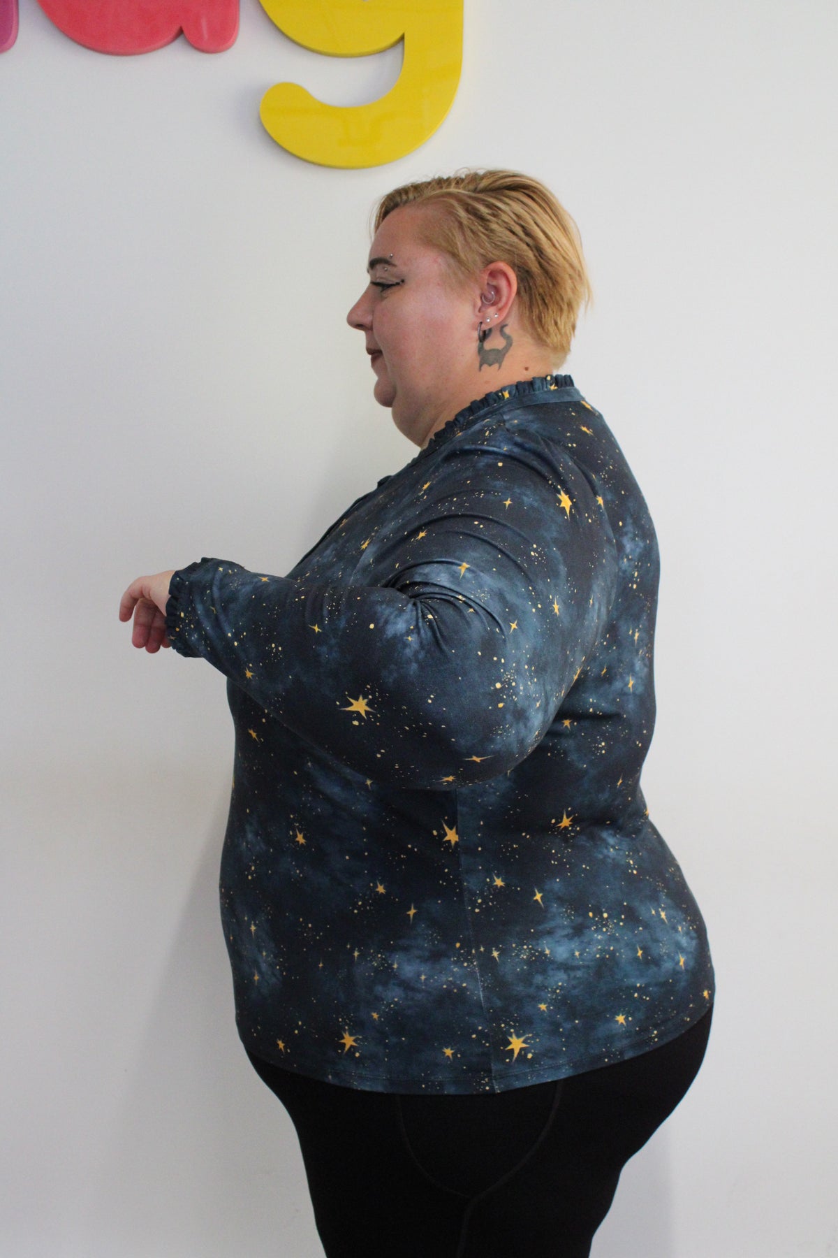 Tailliertes Viskose-Jersey-Hemd mit Knopfleiste - Nebula